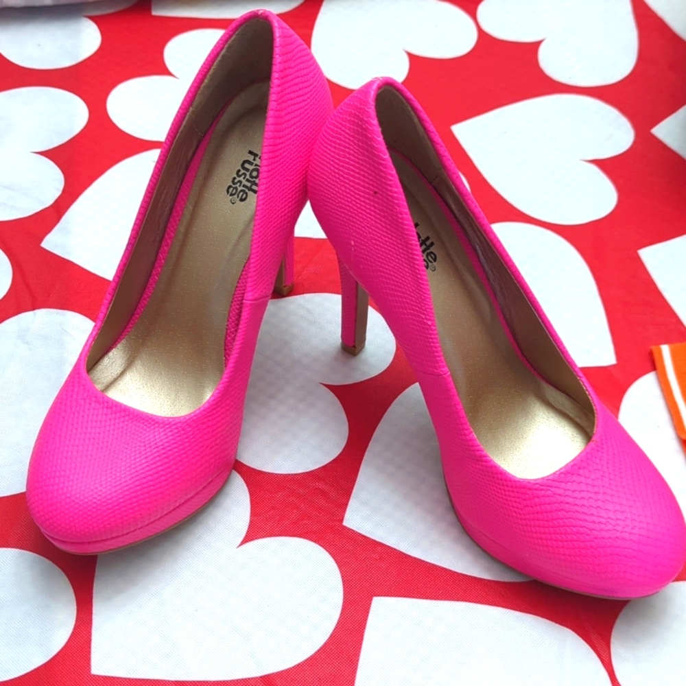 6.0 Charlotte Russe Pink Pumps